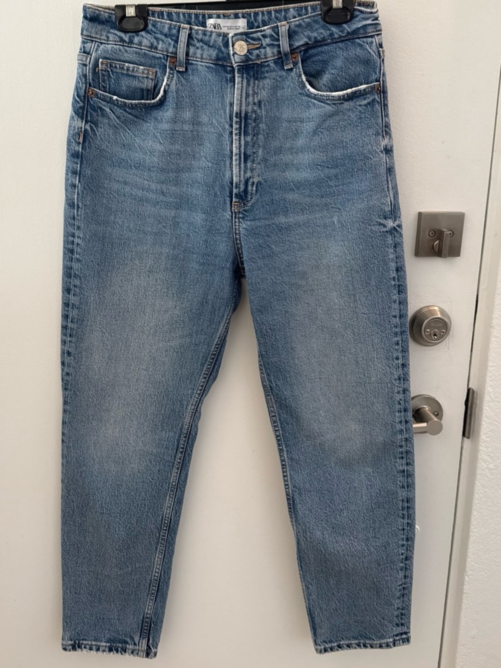 Zara Women’s Light Wash Relaxed Jeans - Blue